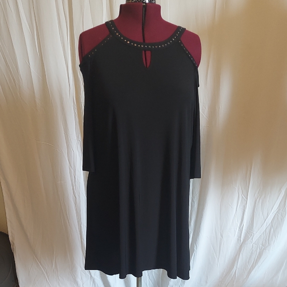 Flirty black cold shoulder stretch knit dress w/metallic embellishments size 3X